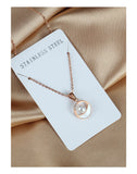 Collier personnalisé en acier titane et nacre pour femmes, avec diamants, chaîne de clavicule Simple et à la mode