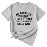 Großes Damen-T-Shirt mit Aufdruck „MY DAUGHTER ISN'T“ in Buchstabenform, kurzärmelig