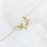 Simple et polyvalent avec le même pendentif papillon en acier inoxydable, chaîne de clavicule en acier titane pour femmes