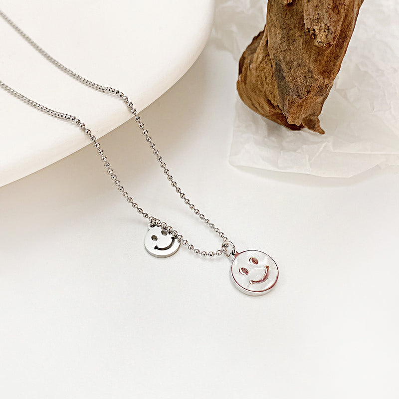 Nouveau Smiley visage pendentif personnalisé mode Design Compact femmes clavicule chaîne