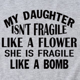 Großes Damen-T-Shirt mit Aufdruck „MY DAUGHTER ISN'T“ in Buchstabenform, kurzärmelig